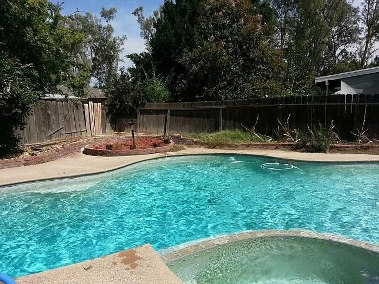 635 Stanford Ct - Photo 3 of 3