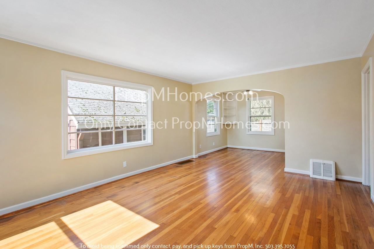 5127 Se Tibbetts St - Photo 3 of 21