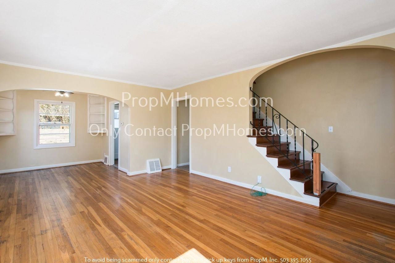 5127 Se Tibbetts St - Photo 4 of 21