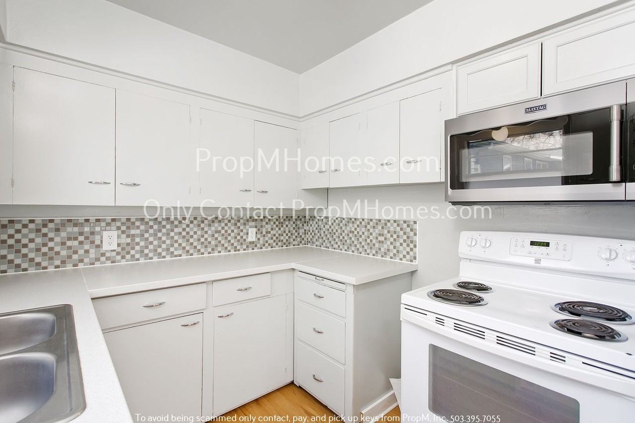 5127 Se Tibbetts St - Photo 6 of 21