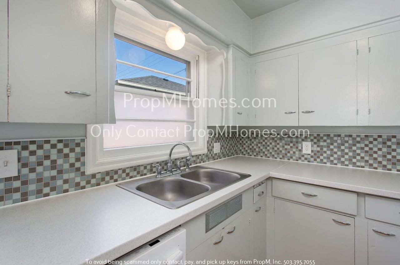 5127 Se Tibbetts St - Photo 7 of 21