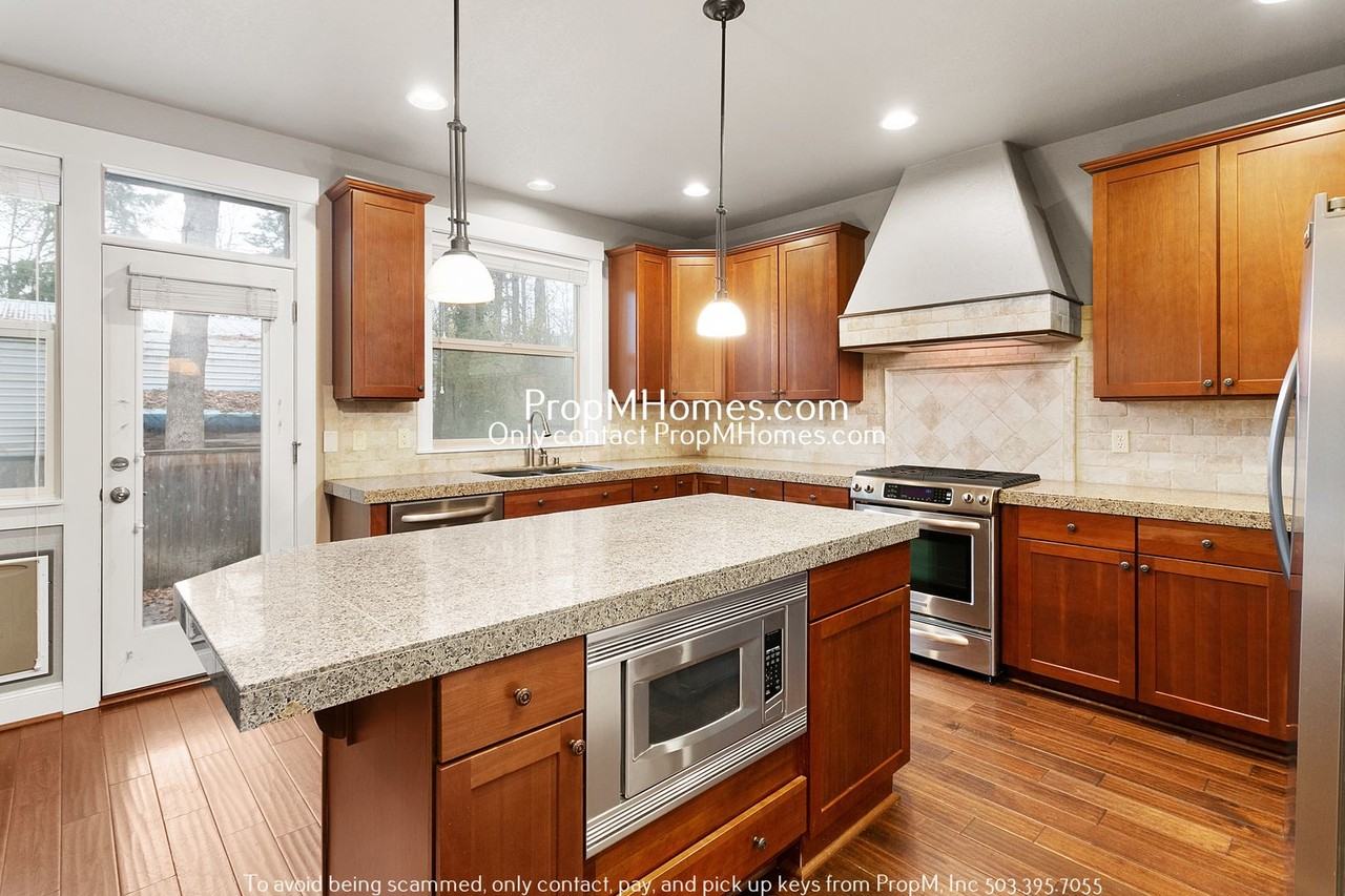 13129 Sw Bedford St - Photo 2 of 28