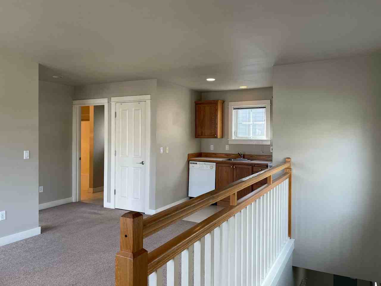 1510 Ne Village St - Photo 5 of 18