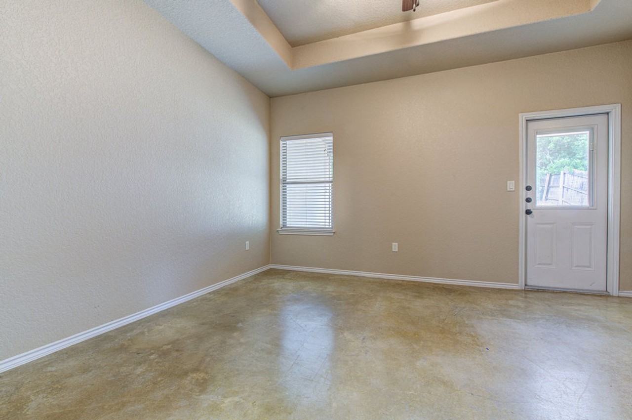 1042 Carolyn Cv - Photo 5 of 21