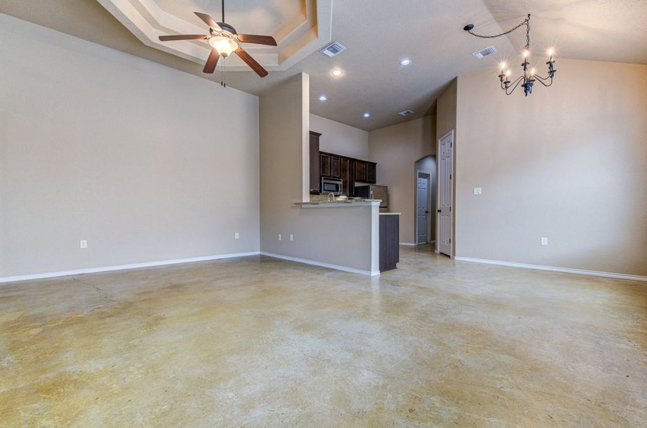 1042 Carolyn Cv - Photo 6 of 21