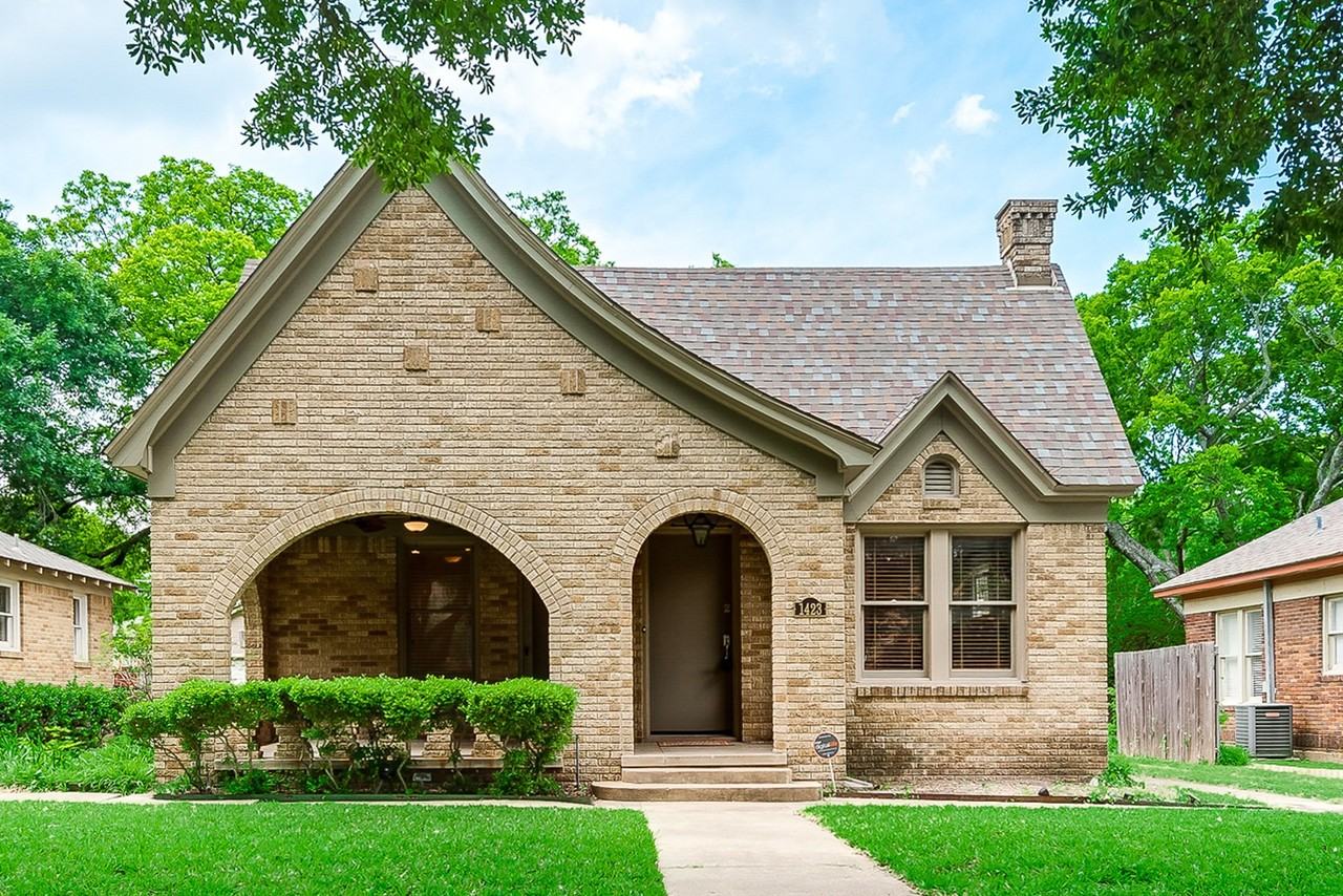 1423 Hollywood Ave - Photo 3 of 23