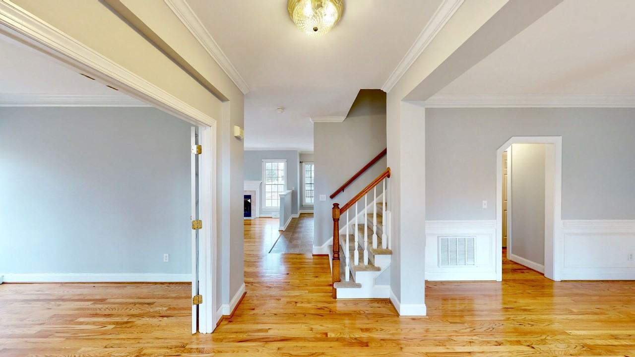 7819 Red Oaks Trl - Photo 2 of 40