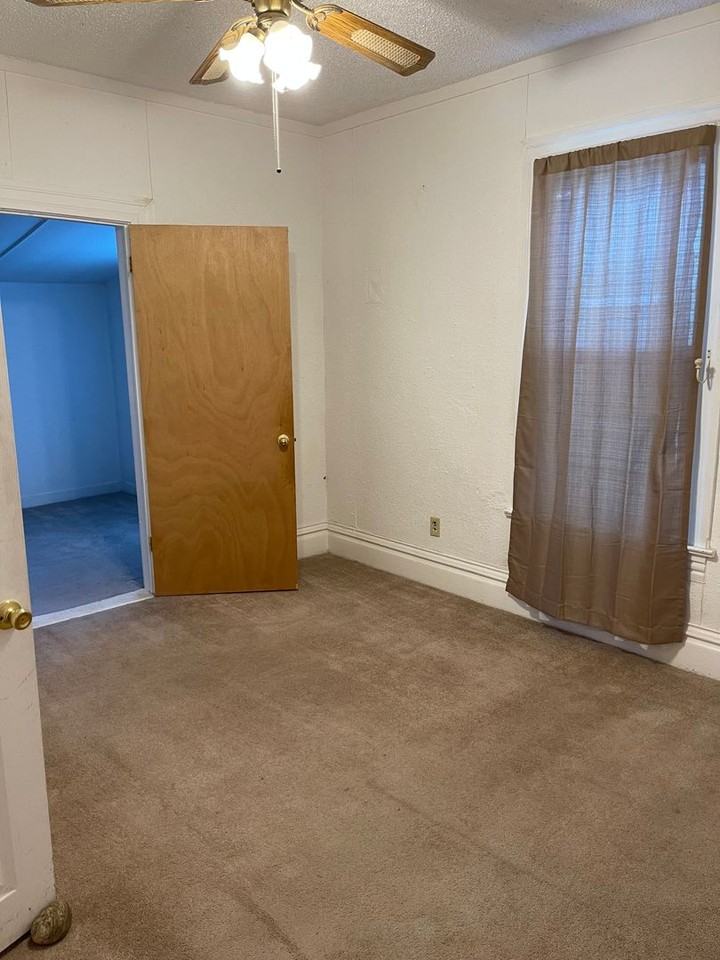820 S 5th St - Photo 4 of 13