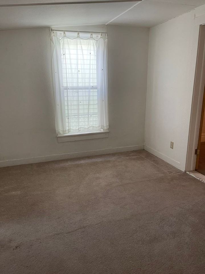 820 S 5th St - Photo 7 of 13