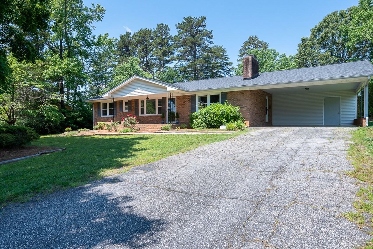 320 Broken Saddle Ln - Photo 2 of 24