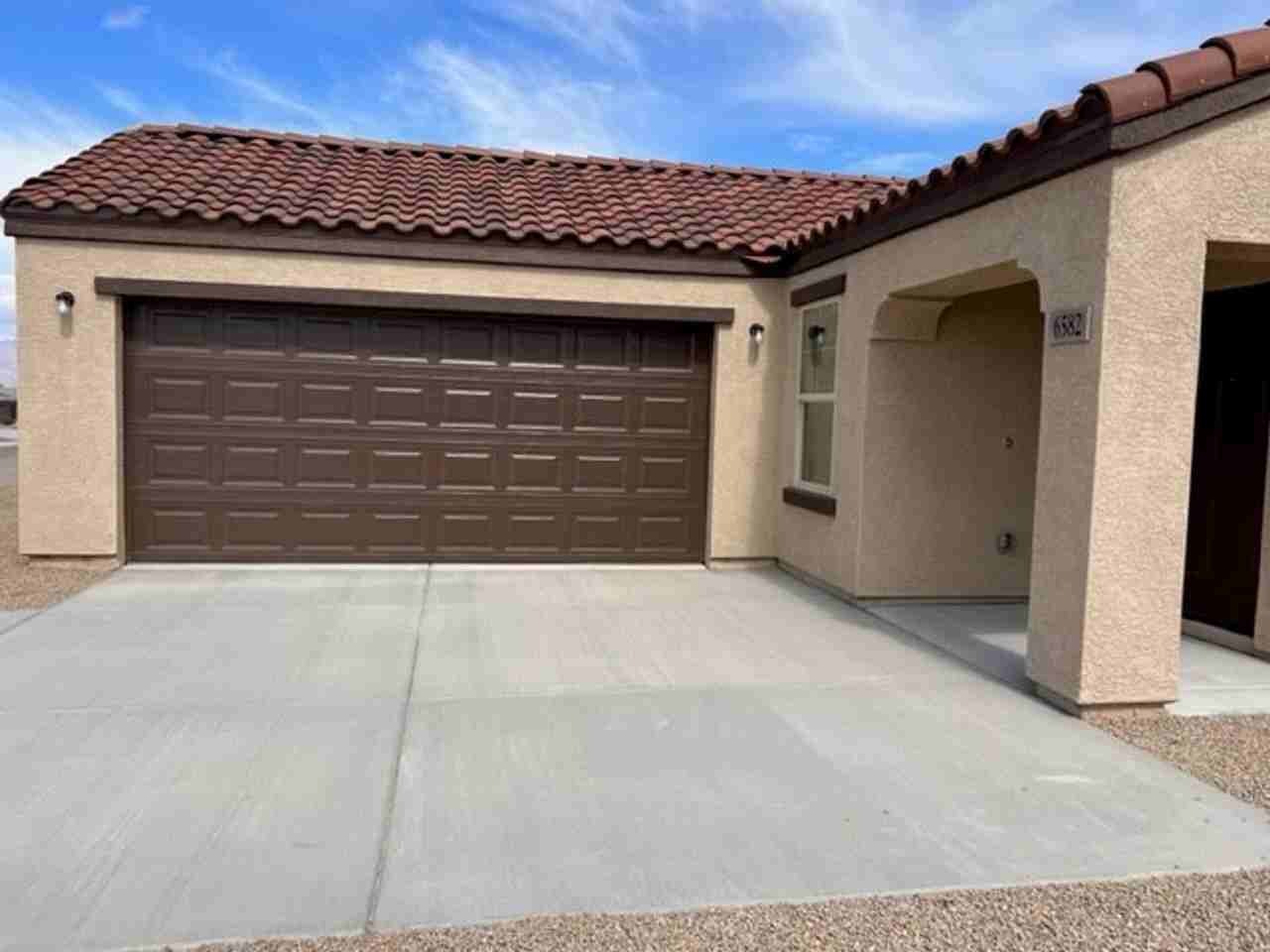 6582 S Mystic Ave - Photo 3 of 32