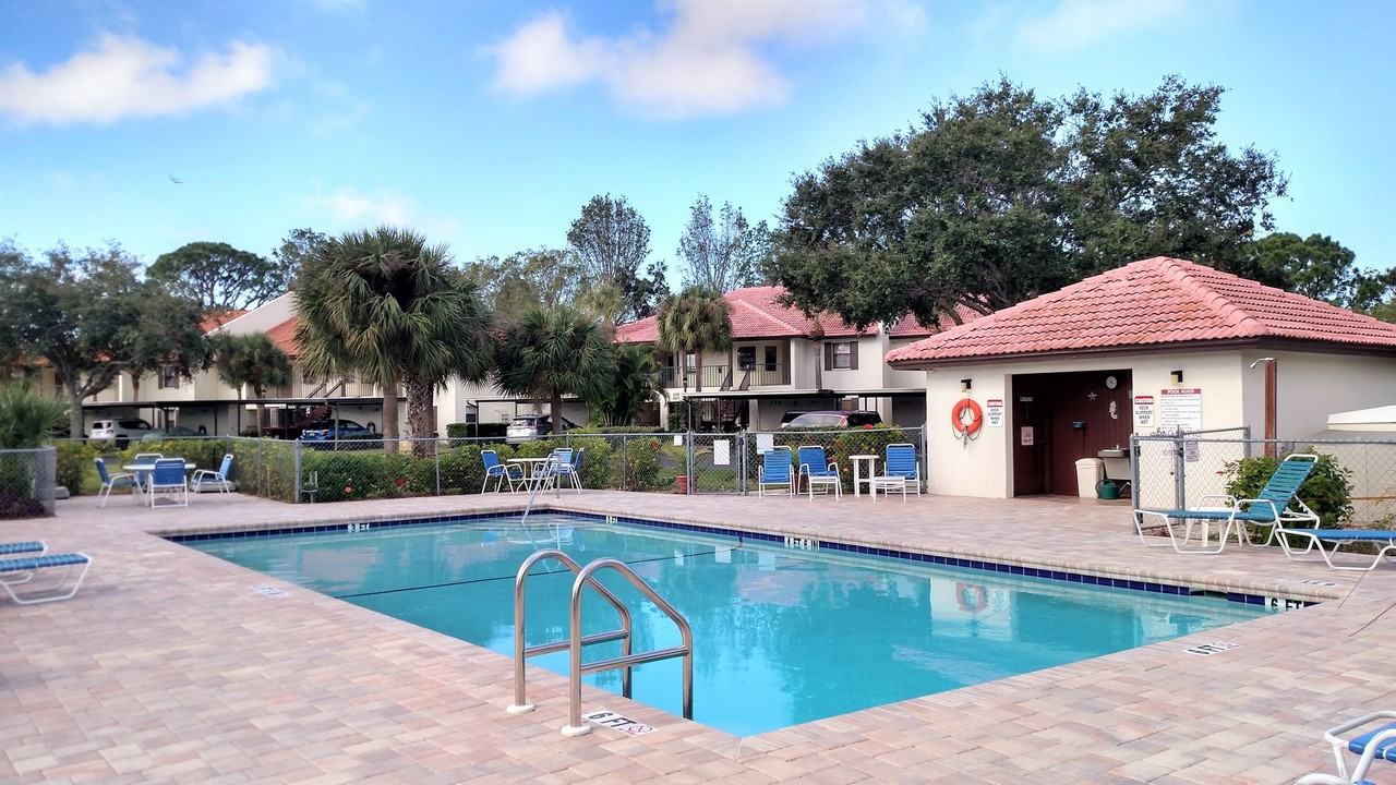 316 Pine Hollow Cir #316 - Photo 2 of 31