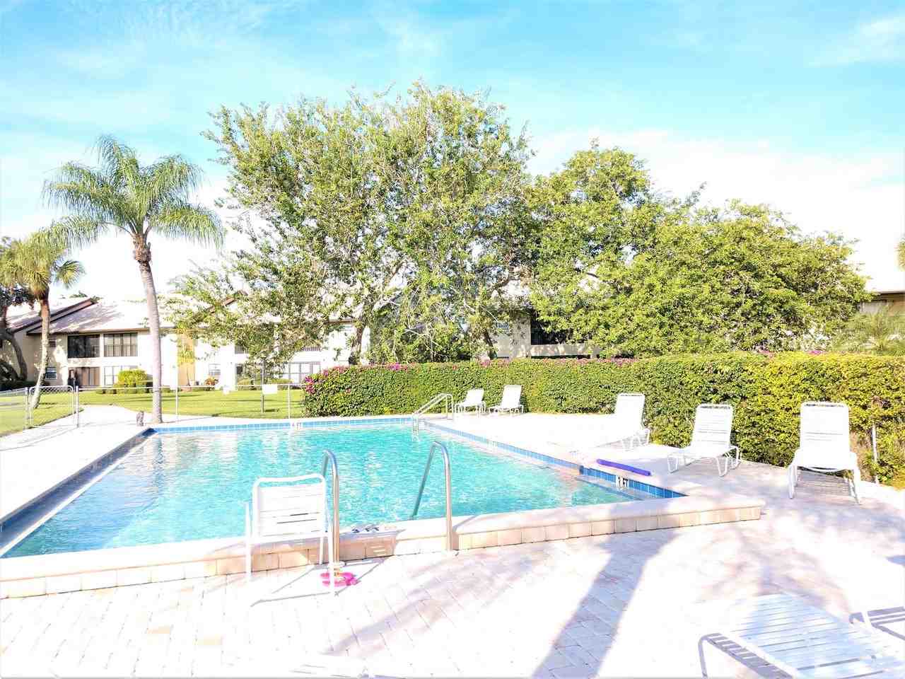 400 Mission Trl E #B - Photo 2 of 28