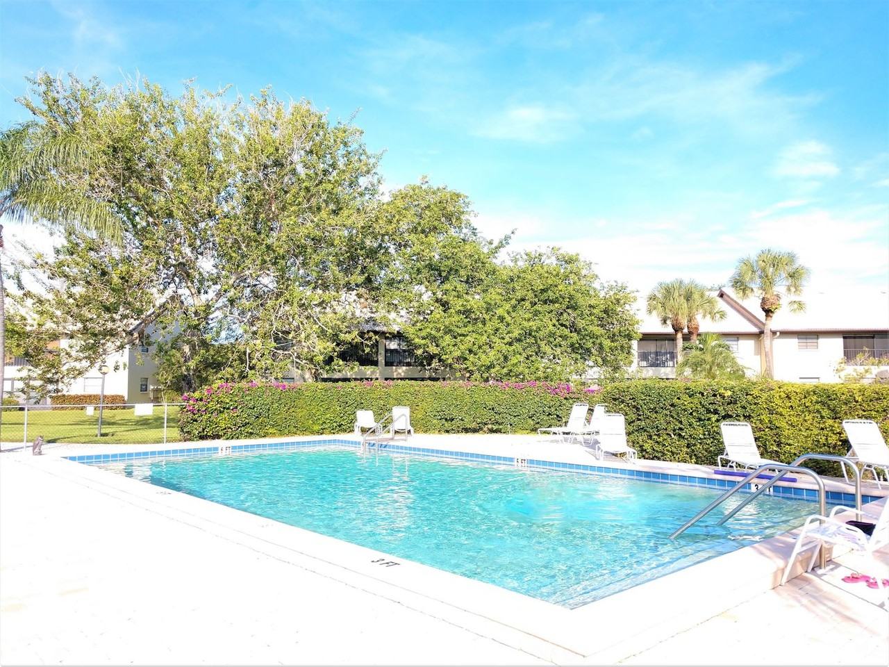 400 Mission Trl E #B - Photo 3 of 28