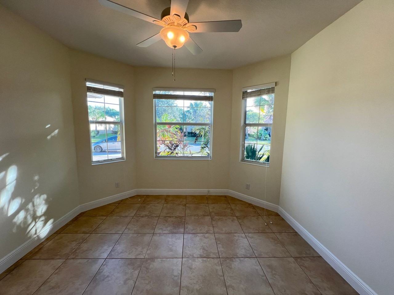 11948 Sw Crestwood Cir - Photo 7 of 50