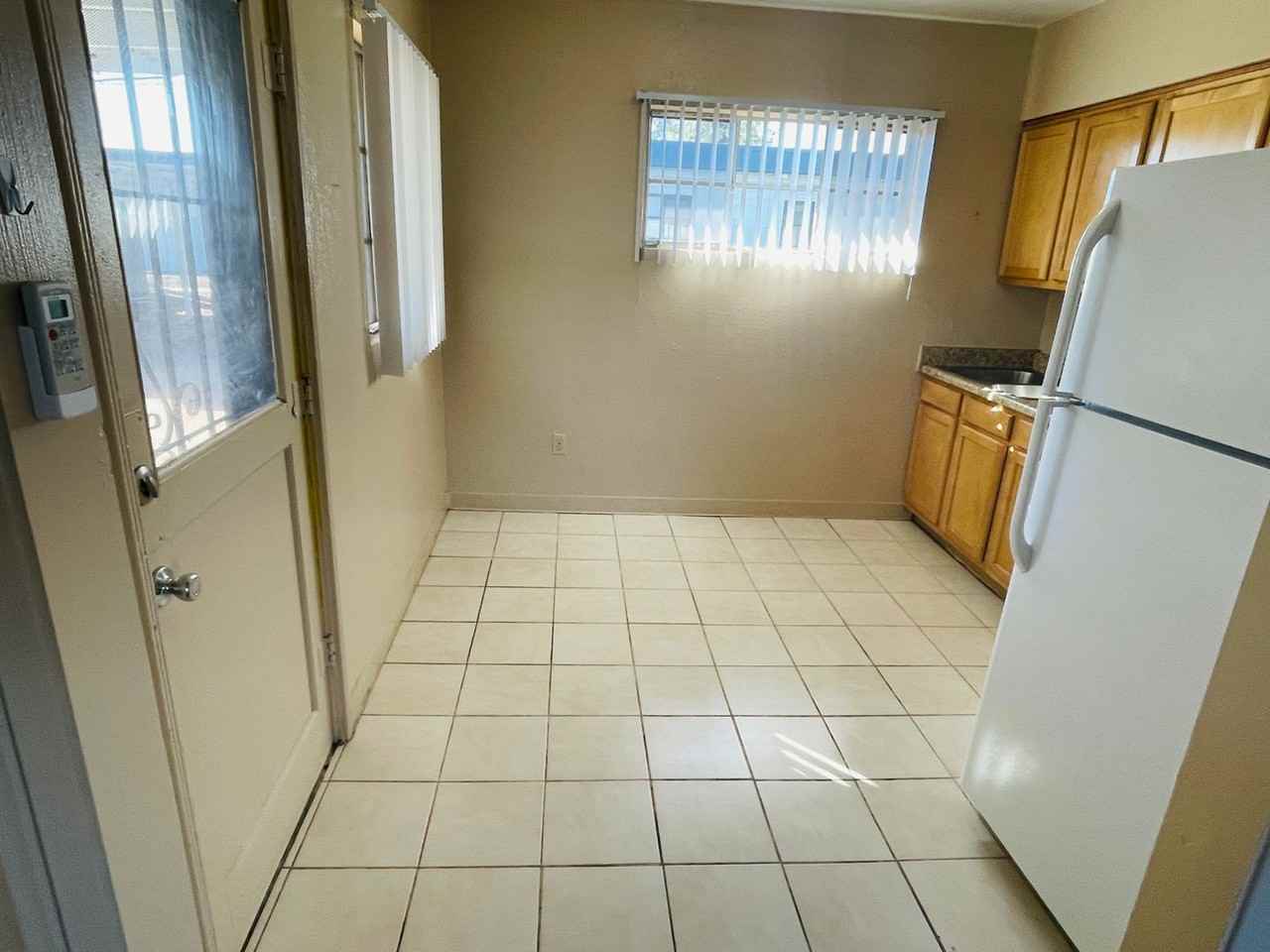 2124 N Forgeus Ave #C - Photo 7 of 27