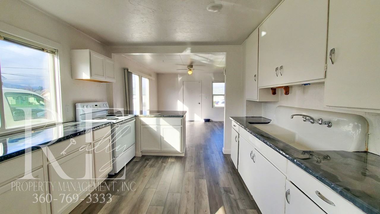 321 N Jones St - Photo 3 of 28