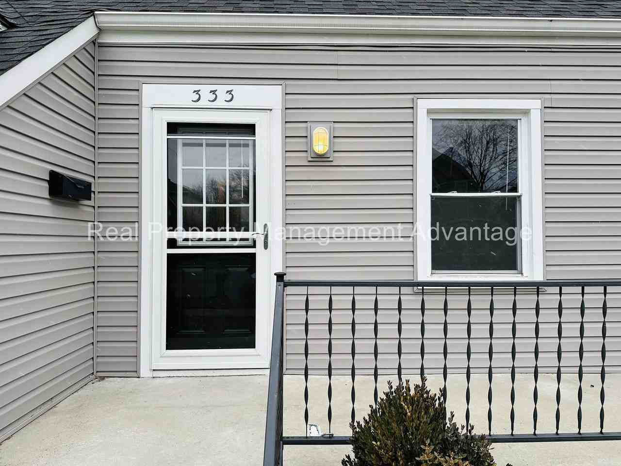 333 Spencer St - Photo 2 of 20