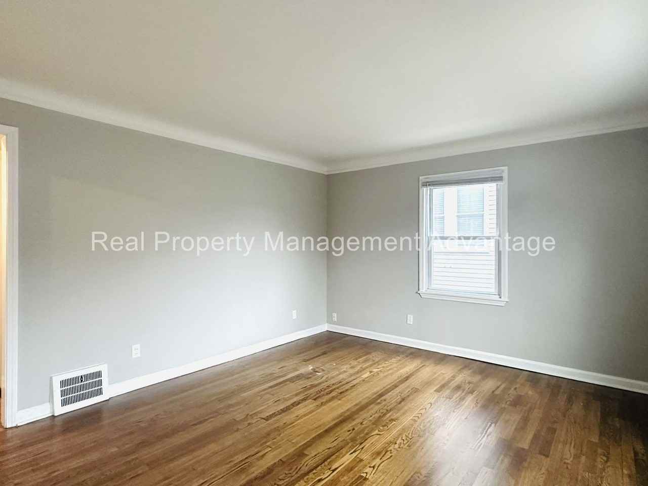 333 Spencer St - Photo 3 of 20