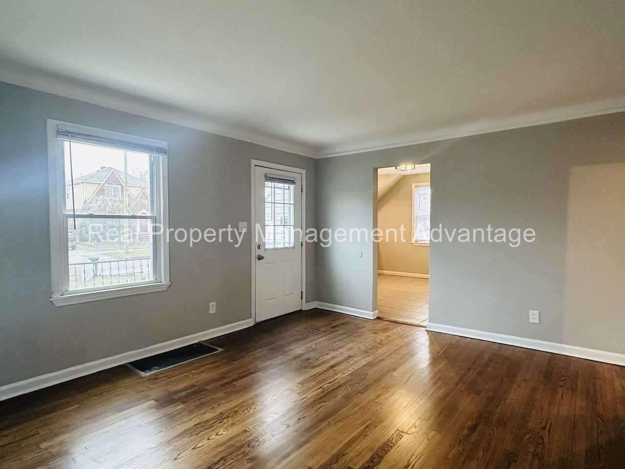 333 Spencer St - Photo 4 of 20