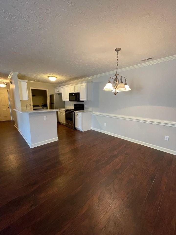1761 Renwick Dr - Photo 3 of 9