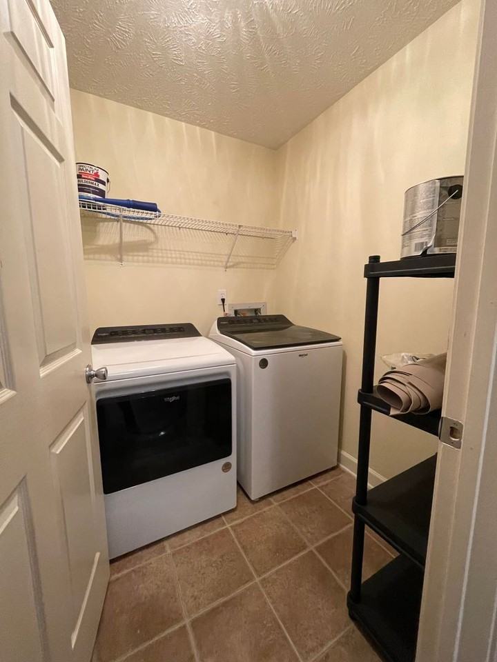 1761 Renwick Dr - Photo 4 of 9