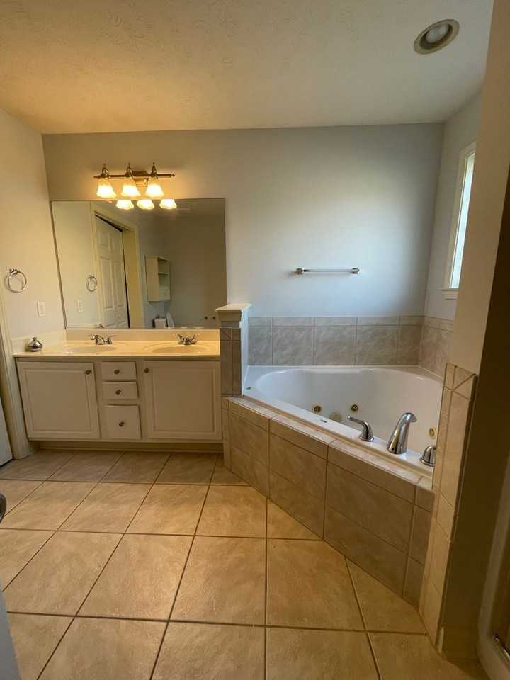 1761 Renwick Dr - Photo 7 of 9