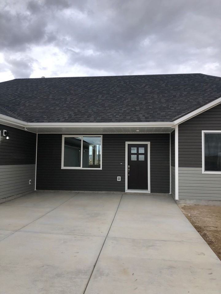 975 Eisenhower Ave - Photo 2 of 17