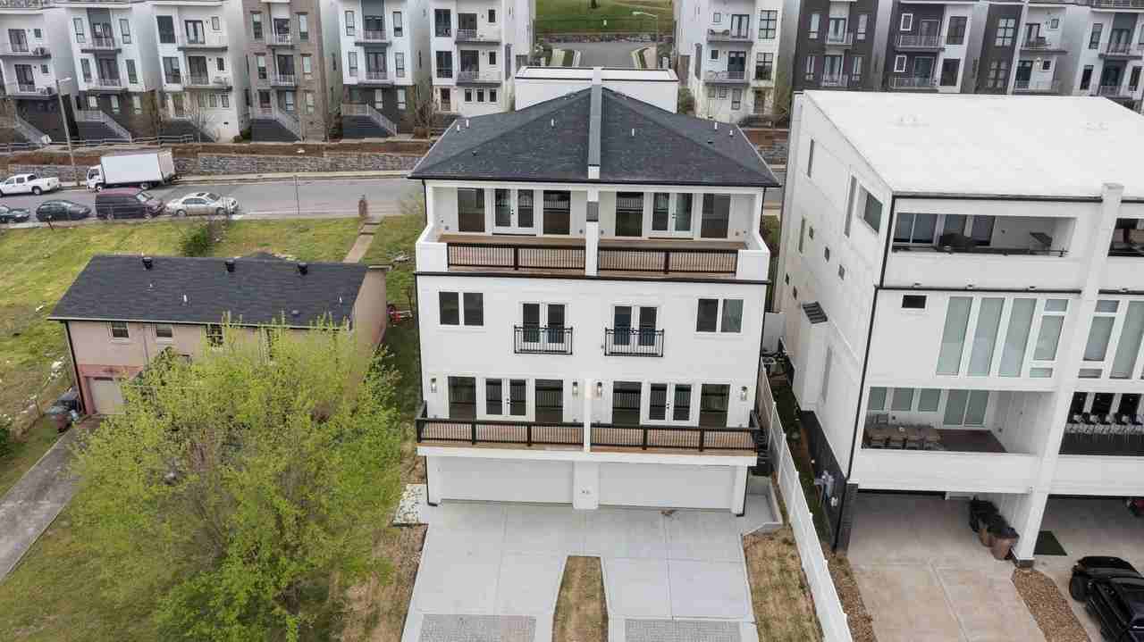 1068 Archer St - Photo 6 of 50