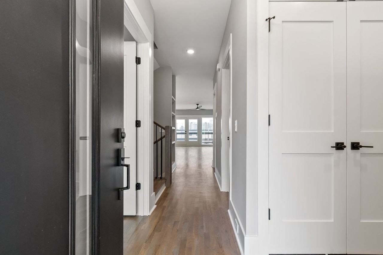 1066 Archer St - Photo 5 of 50