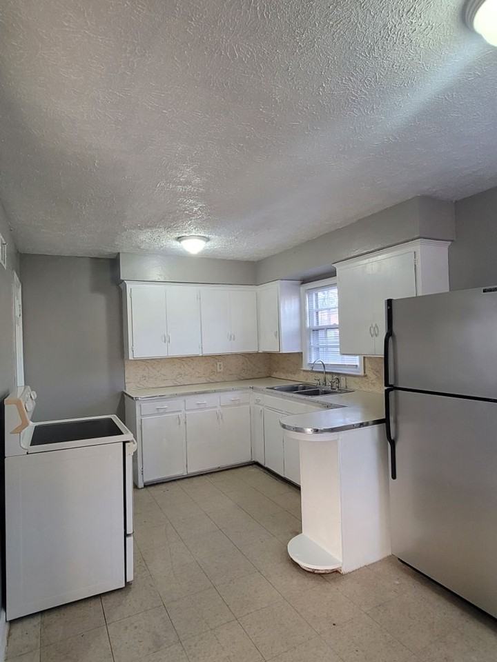 808 N 47th St - Photo 2 of 7