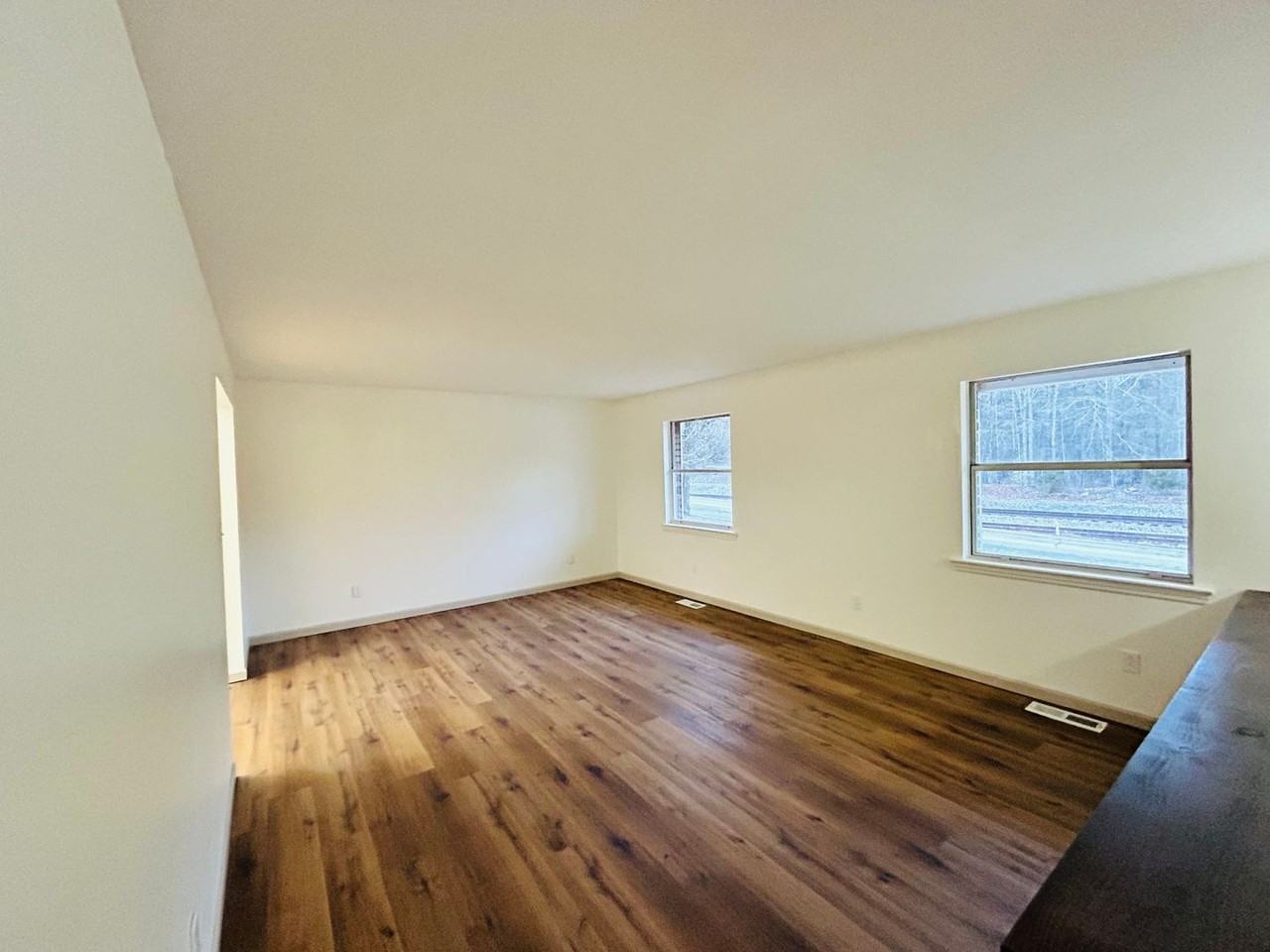 370 Julian Rd - Photo 3 of 20