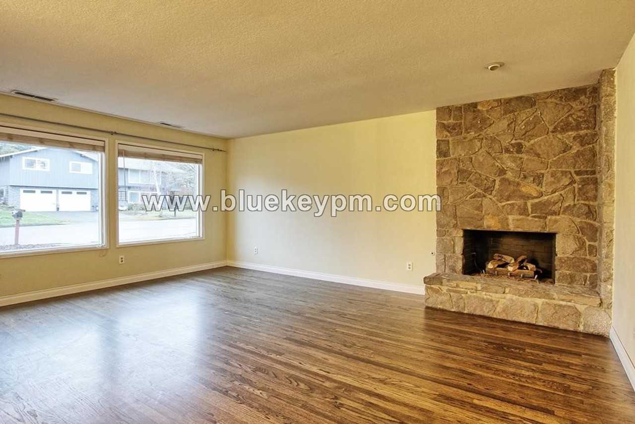 1202 Nw 52nd St - Photo 3 of 25