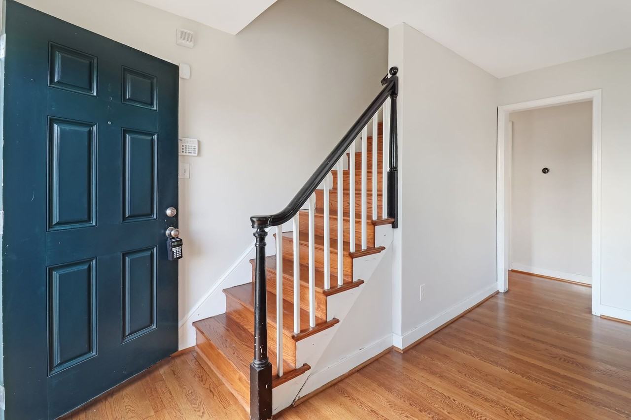 1506 Antrim Ave - Photo 3 of 28