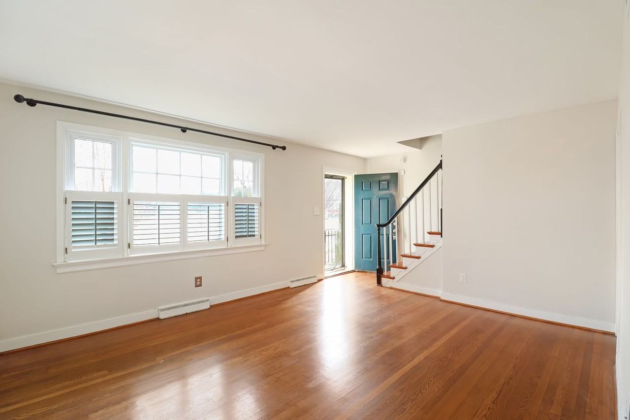 1506 Antrim Ave - Photo 4 of 28