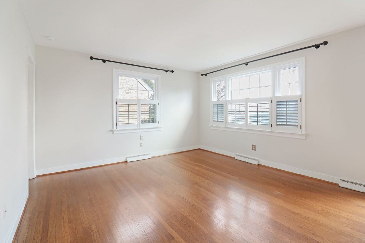 1506 Antrim Ave - Photo 5 of 28