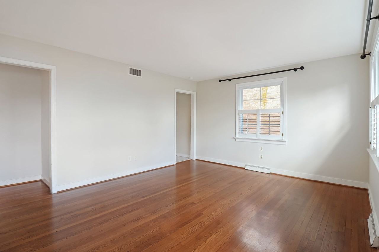 1506 Antrim Ave - Photo 6 of 28