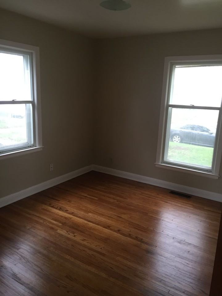 4615 Russell Ave N - Photo 3 of 4