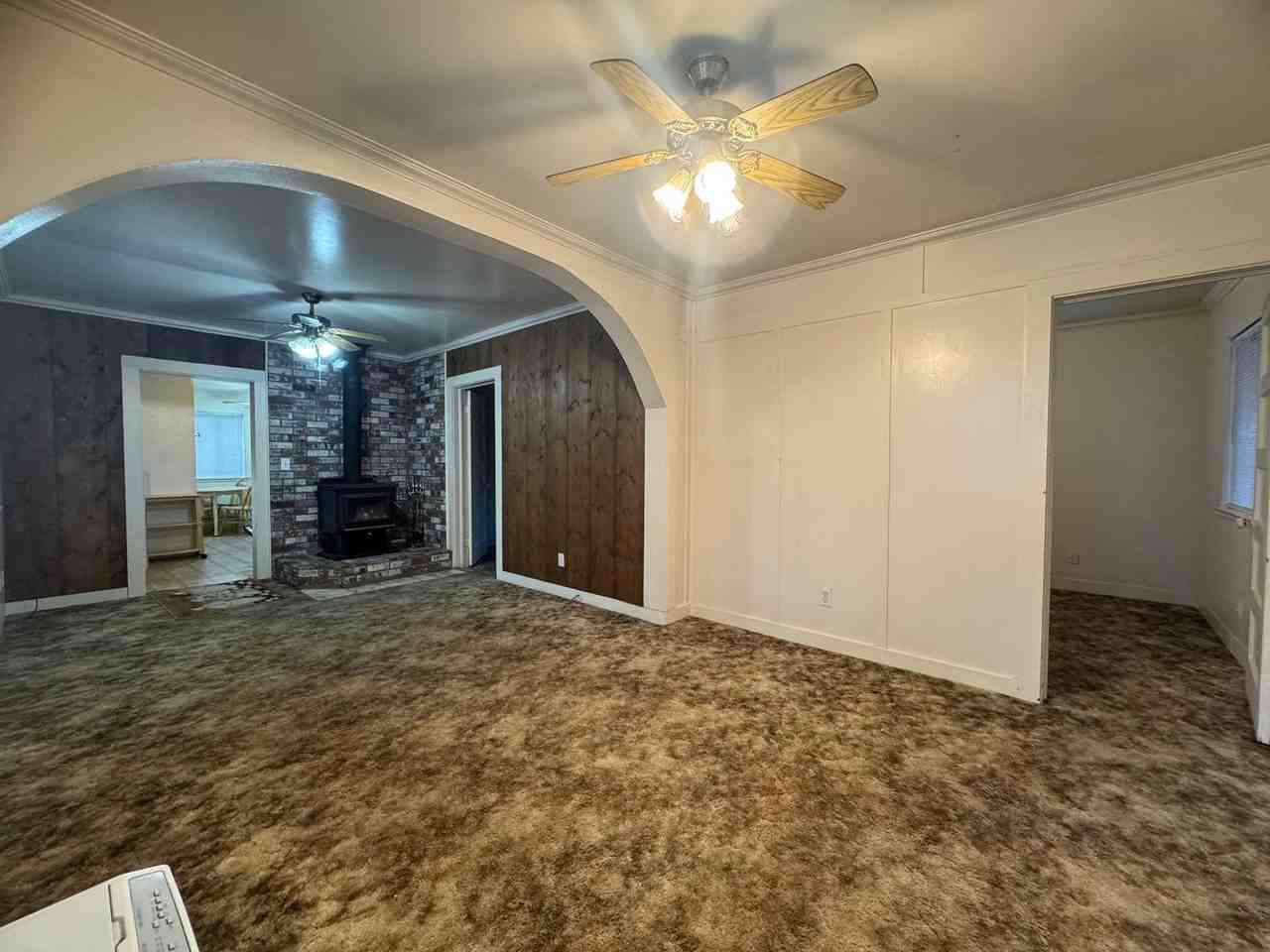 615 Ash St - Photo 3 of 12