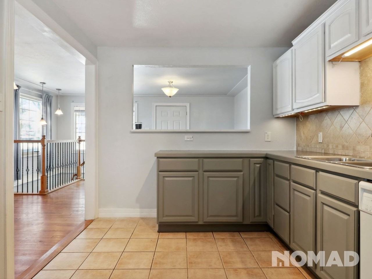 2712 S Hazel Ct - Photo 5 of 26