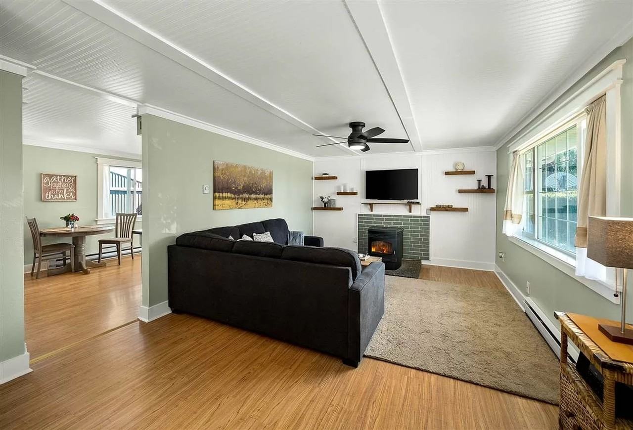 16518 W Laurel Dr - Photo 2 of 8