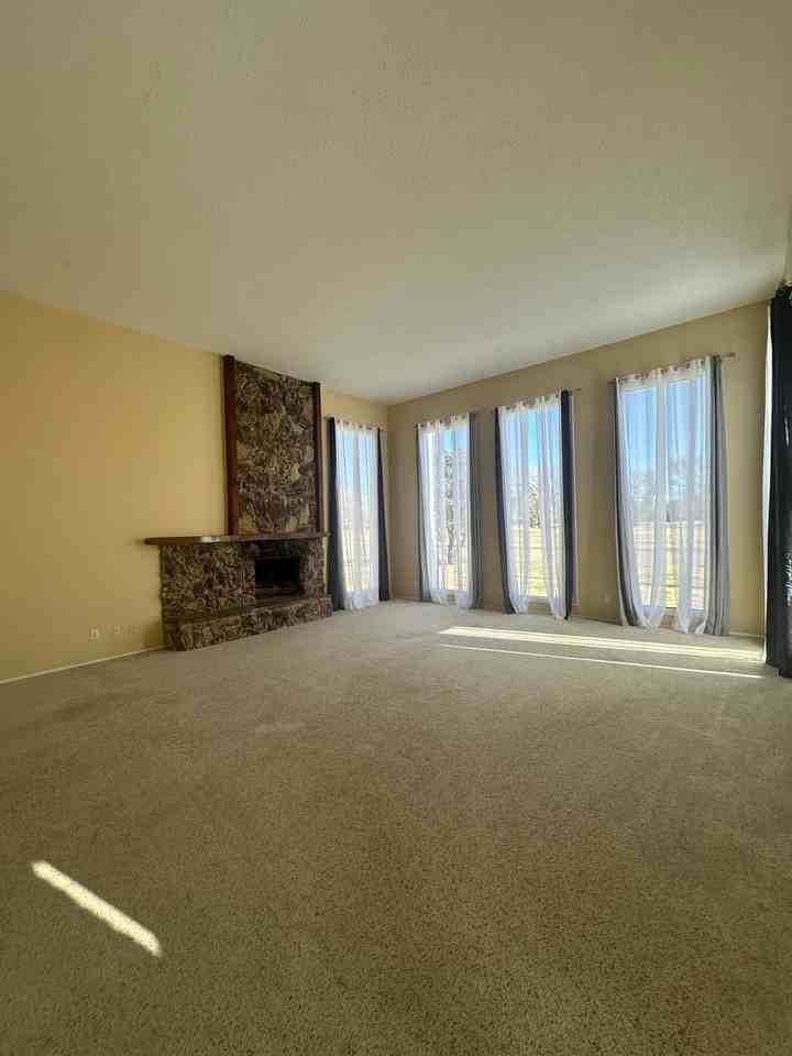 1100 Colonial Pkwy - Photo 5 of 27
