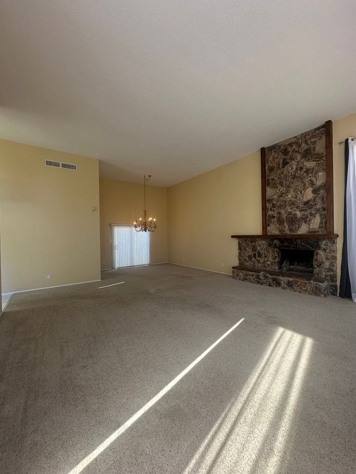 1100 Colonial Pkwy - Photo 7 of 27