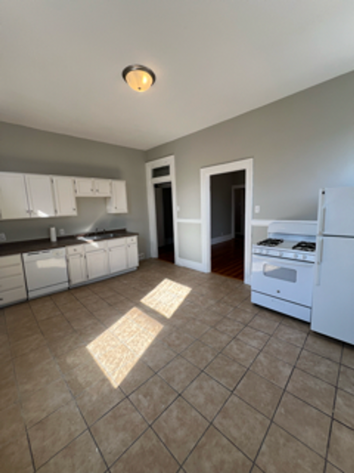 2640 Allen Ave - Photo 2 of 17