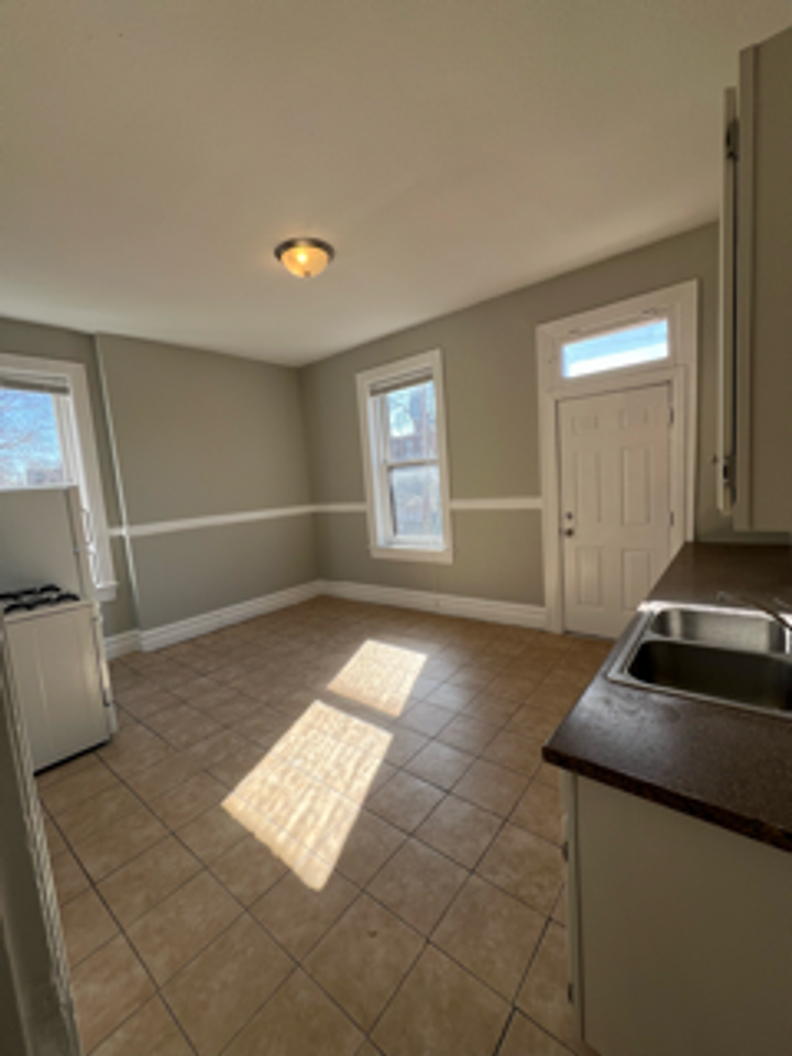 2640 Allen Ave - Photo 3 of 17