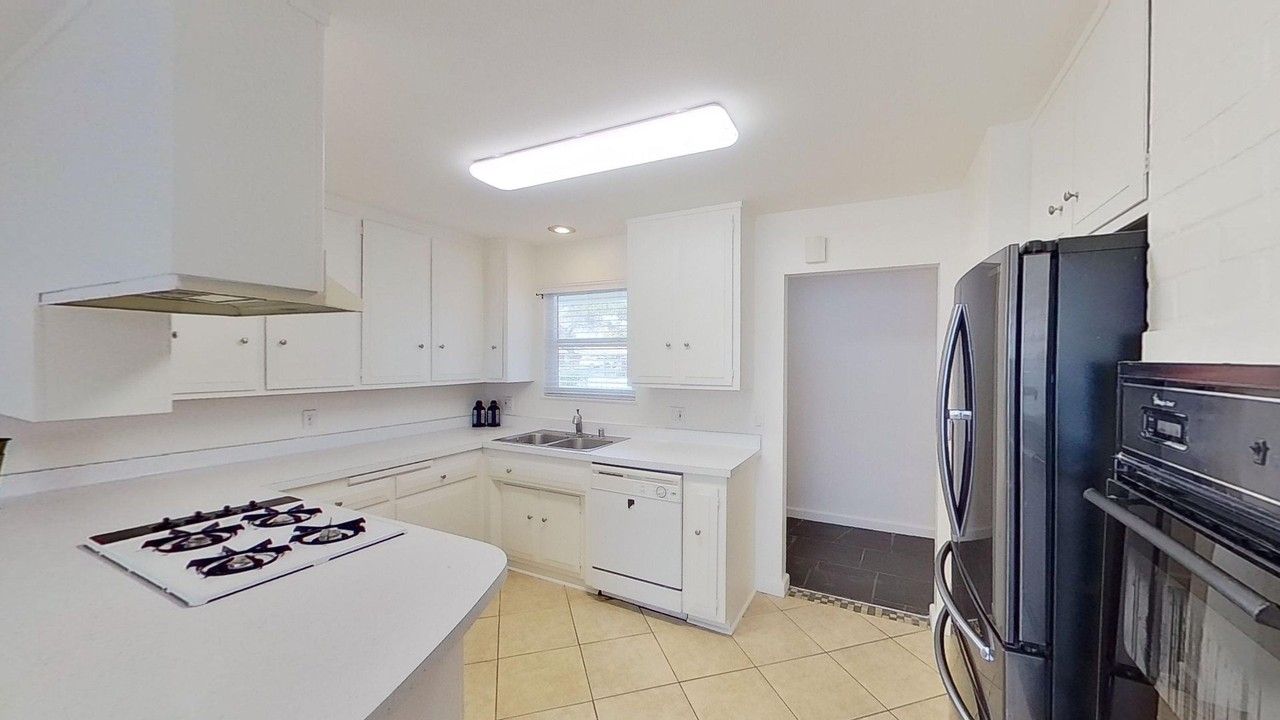 16402 Birdie Ln - Photo 2 of 16