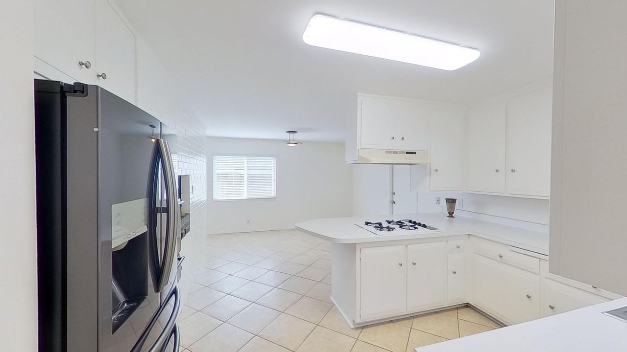 16402 Birdie Ln - Photo 4 of 16