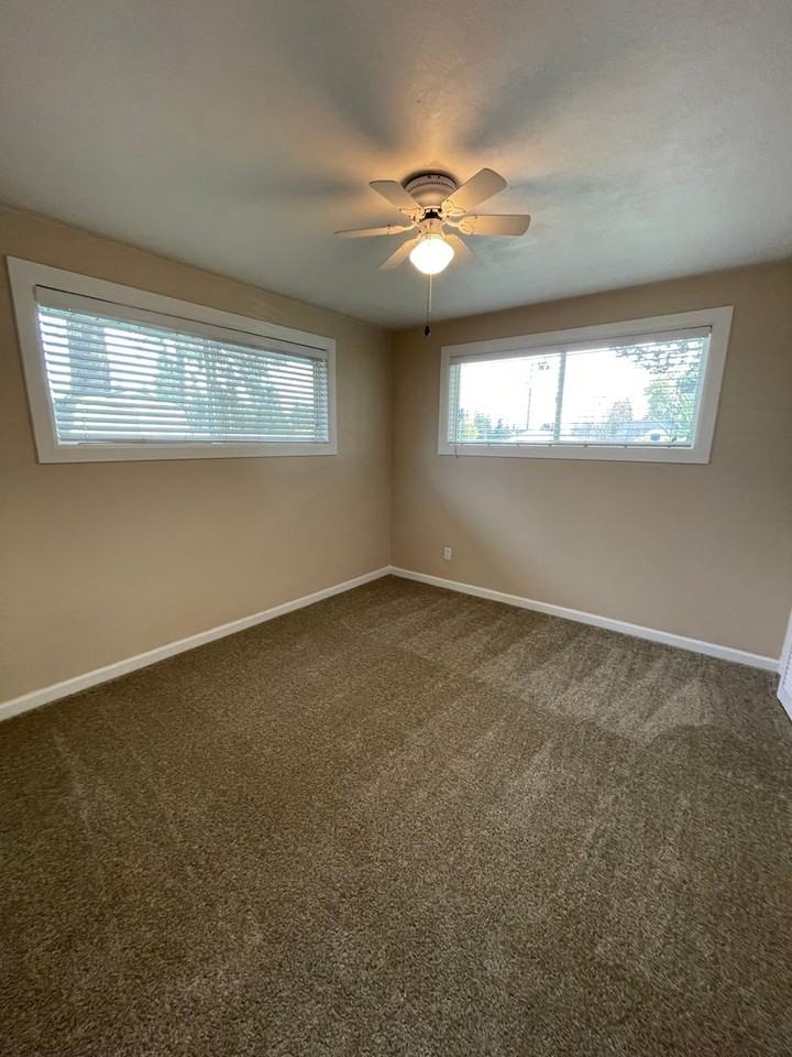 3603 I St - Photo 2 of 8