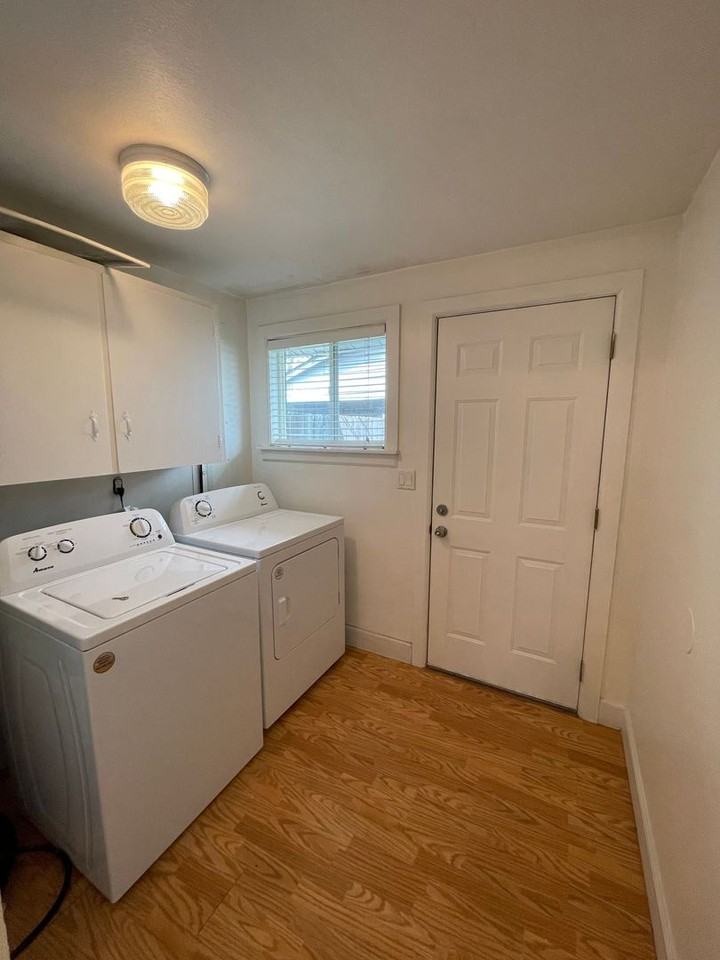 3603 I St - Photo 4 of 8