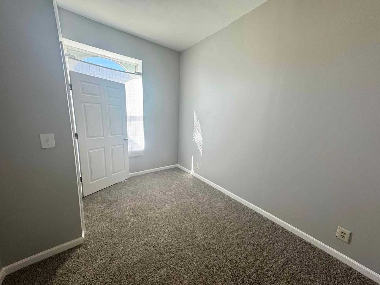 3920 California Ave - Photo 2 of 12